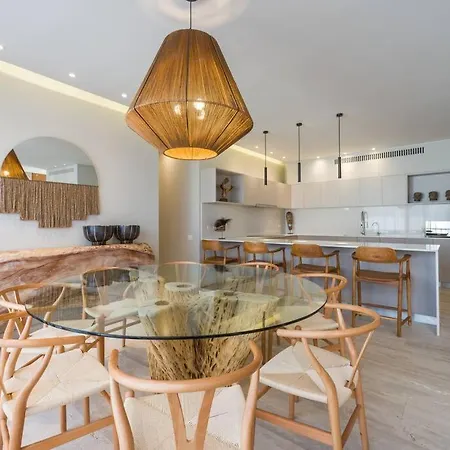 Beyond Amazing 3Bd 2Br/ Balcony Apartment
