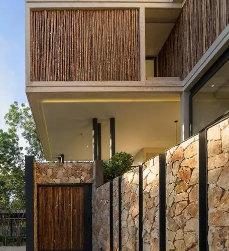 Beyond Amazing 3bd 2br/ Balcony