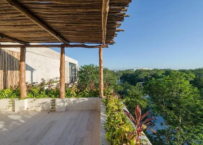 Beyond Amazing 3bd 2br/ Balcony *