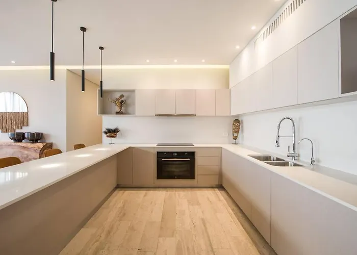 Beyond Amazing 3bd 2br/ Balcony