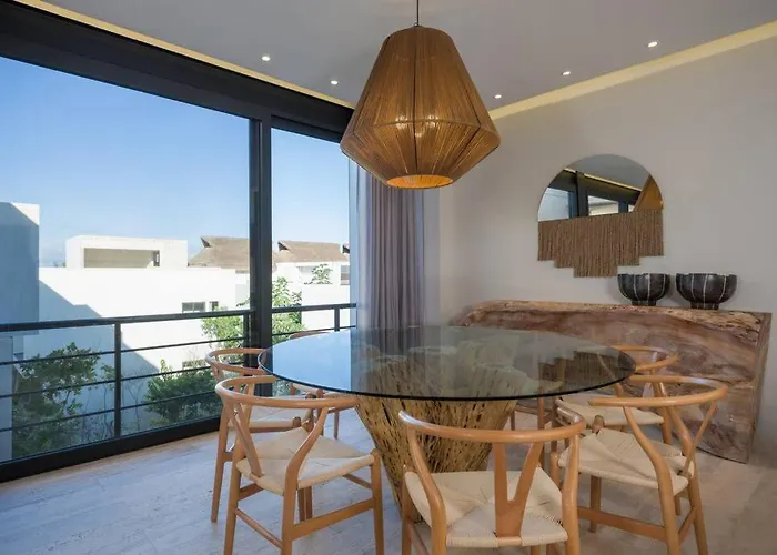 Apartment Beyond Amazing 3bd 2br/ Balcony