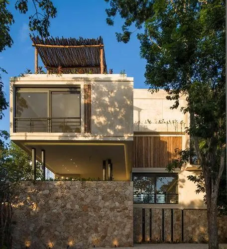 Beyond Amazing 3bd 2br/ Balcony
