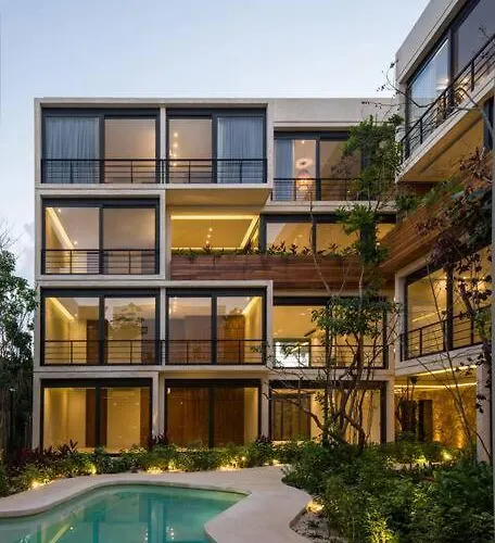 Beyond Amazing 3bd 2br/ Balcony *