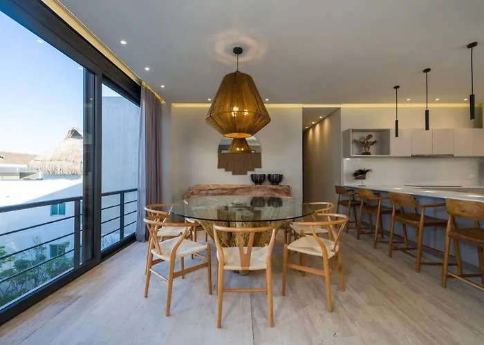 Apartment Beyond Amazing 3bd 2br/ Balcony *