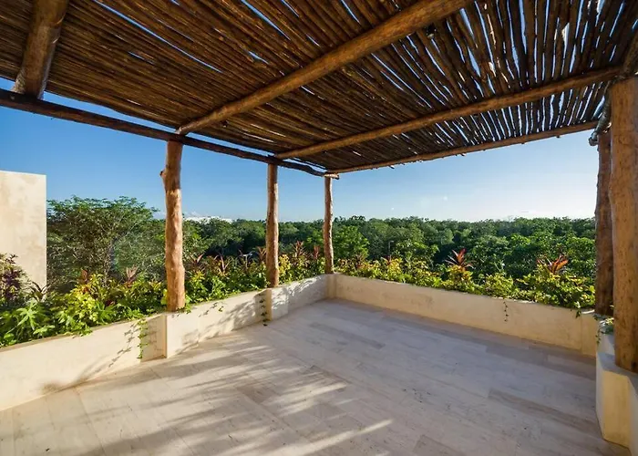 Beyond Amazing 3bd 2br/ Balcony