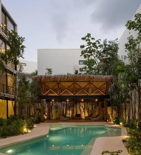 Beyond Amazing 3bd 2br/ Balcony Apartment